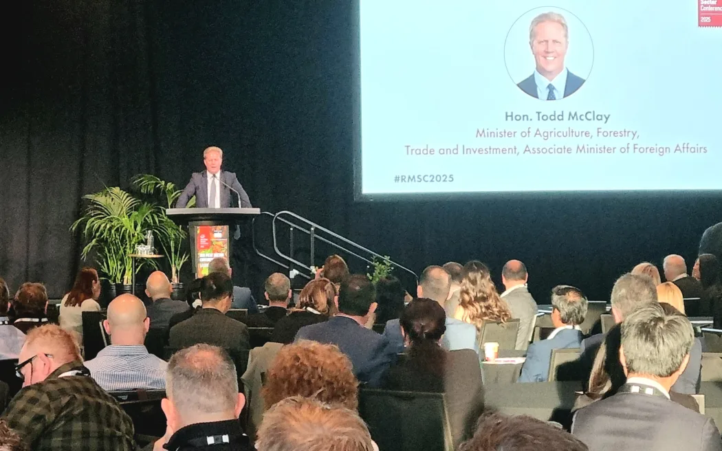 Số lượng vật nuôi giảm sút là tâm điểm sự kiện ngành thịt đỏ 2 Agriculture Minister Todd McClay speaking at the Red Meat Sector Conference in Christchurch on Tuesday.