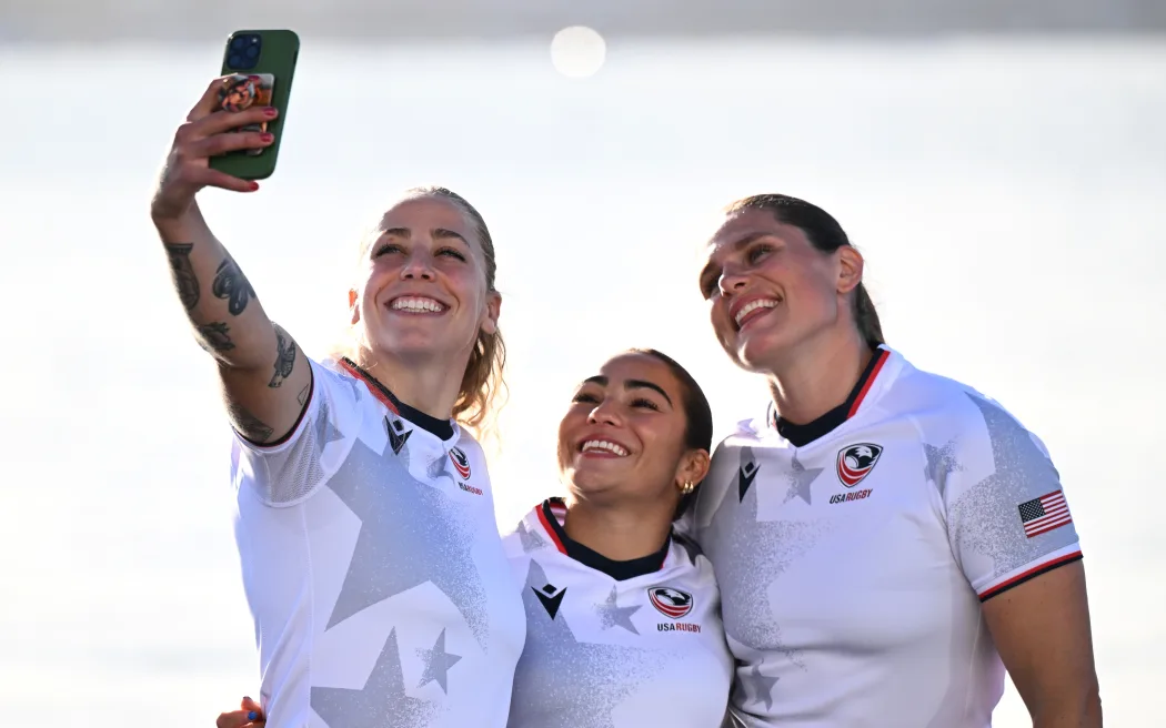 Ilona Maher (R) with Olivia Ortiz and Erica Jarrell (L) pose for a selfie at Princes Wharf in Auckland, New Zealand ahead of the Pacific Four Rugby match this weekend. Photo: Andrew. Cornaga / Photosport