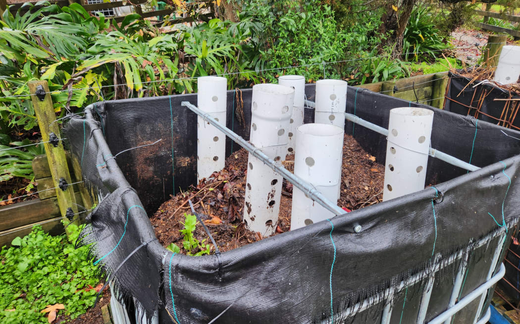 Pipes feed air into layers of organic matter to speed up composting without the need for turning