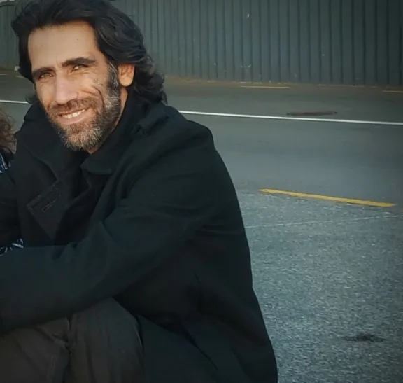 the city feels like freedom to mein s Behrouz Boochani: "Chúng ta đang chứng kiến quá trình phi thực dân hóa ở New Zealand"