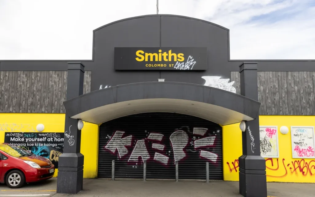Smiths City