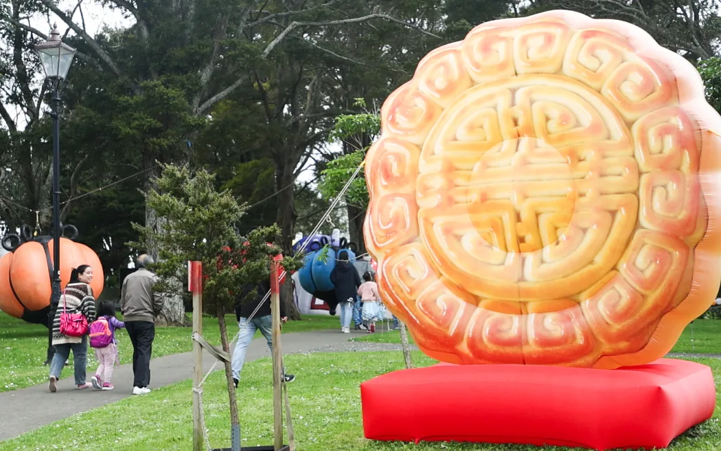 A three-meter giant inflatable mooncake was one of the Auckland Moon Festival’s highlights.
