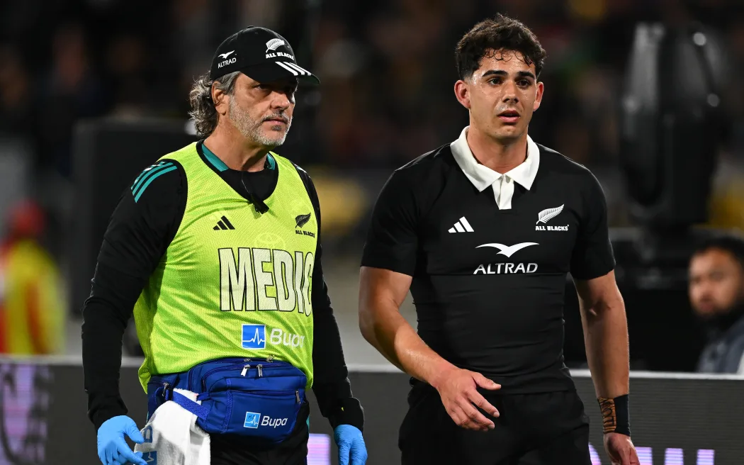 All Blacks halfback Noah Hotham leaves the field injured during the second test against the Springboks, in Wellington, 13 September, 2025 © Mandatory credit: Kerry Marshall / www.photosport.nz