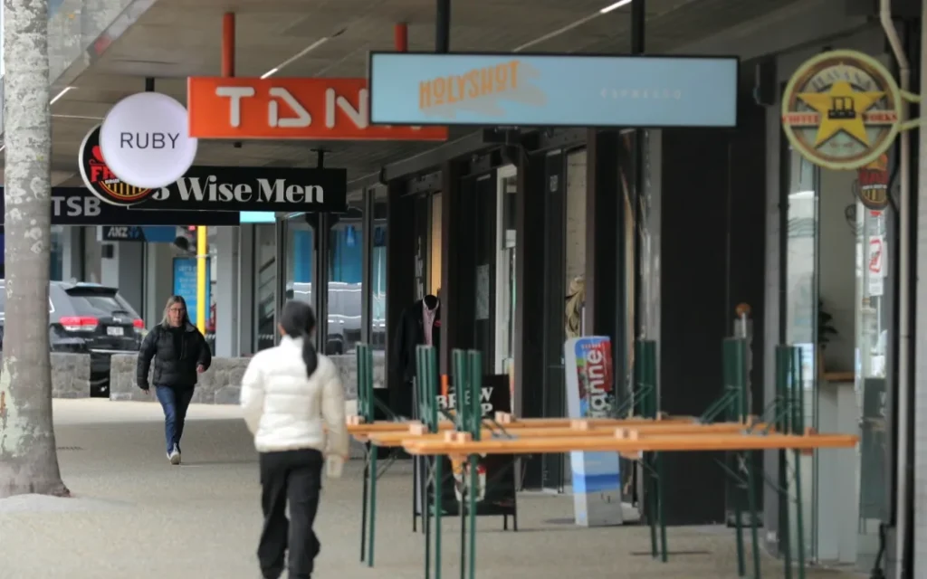 Doanh nghiệp 'đứng ngồi không yên' vì lo chính sách chính phủ đảo chiều hậu bầu cử 1 Takapuna CBD - shopping and retail generic