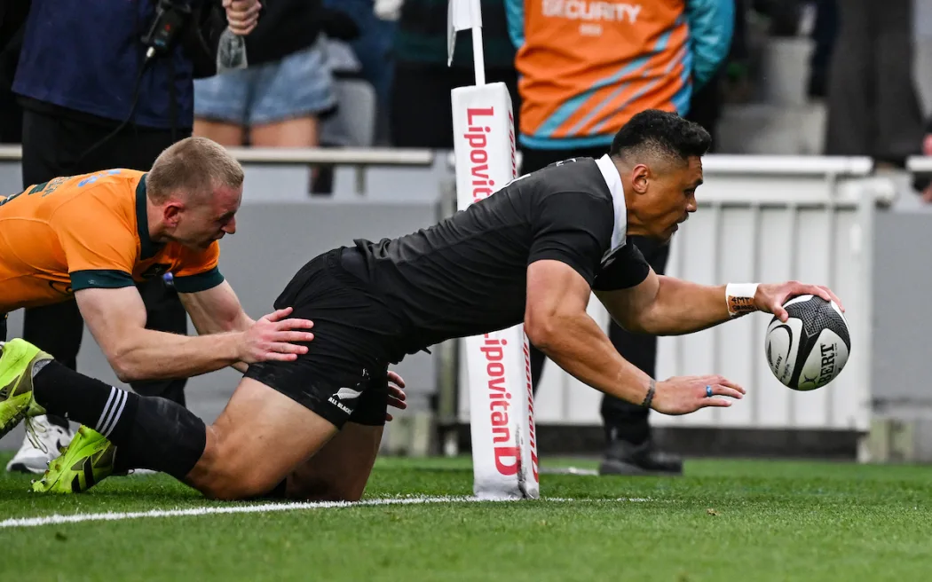 Caleb Clarke rơi lệ khi cha cựu All Blacks Eroni bất ngờ hát quốc ca tại Eden Park 2 Caleb Clarke scores.