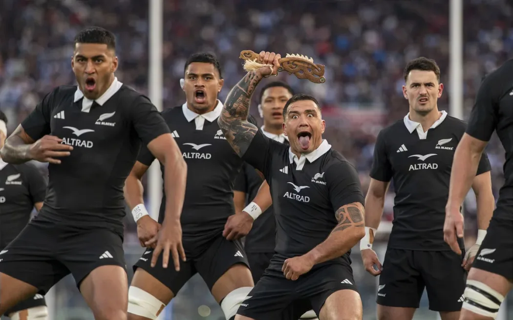 All Blacks vs Wallabies: Toàn bộ thông tin cần biết về trận thư hùng Bledisloe I 2 Codie Taylor leads the haka.