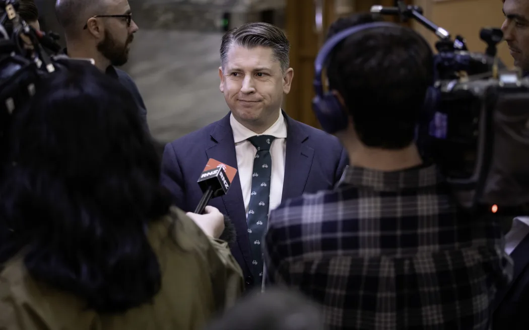 Đại biểu Quốc hội New Zealand đang sở hữu những cổ phiếu nào? 3 Labour MP Michael Wood