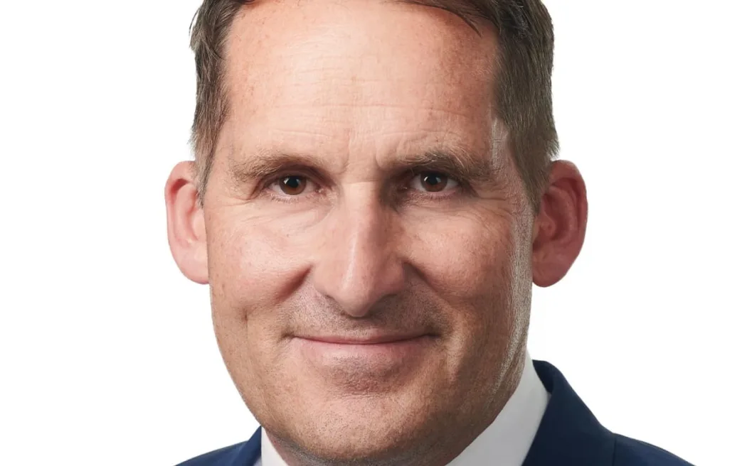 Hé lộ danh mục cổ phiếu của các nghị sĩ New Zealand 2 Greg Smith.