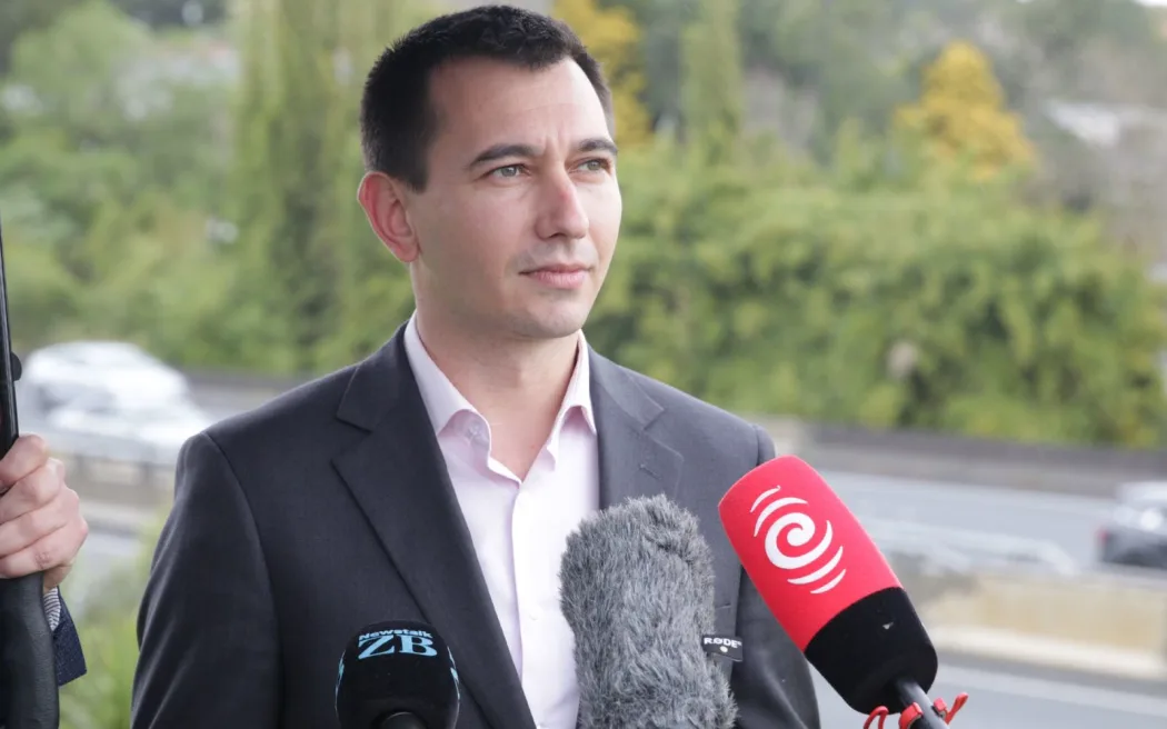 New Zealand: Chậm trễ thuốc điều trị ung thư, y bác sĩ giỏi 'bỏ xứ ra đi' 3 Simeon Brown