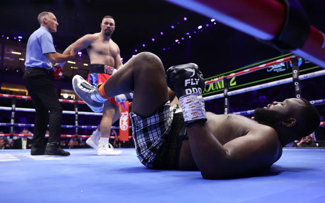 Joseph Parker Tuyên Bố Tự Tin Trước Trận Đấu Mới: "Tôi Có Kinh Nghiệm Dày Dặn Và Sẽ Giành Chiến Thắng" 2 Joseph Parker knocks down Martin Bakole, WBO interim heavyweight title fight, February 2025