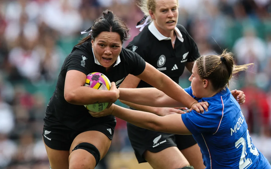 Triều đại vô địch Rugby World Cup của Black Ferns khép lại: New Zealand nhìn về tương lai 2 New Zealand Black Fern's Kaipo Olsen-Baker on the attack
