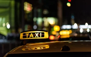 one firm said it suspended a driver over Hành khách tố bị taxi từ chối phục vụ tại sân bay Wellington vì quãng đường quá ngắn