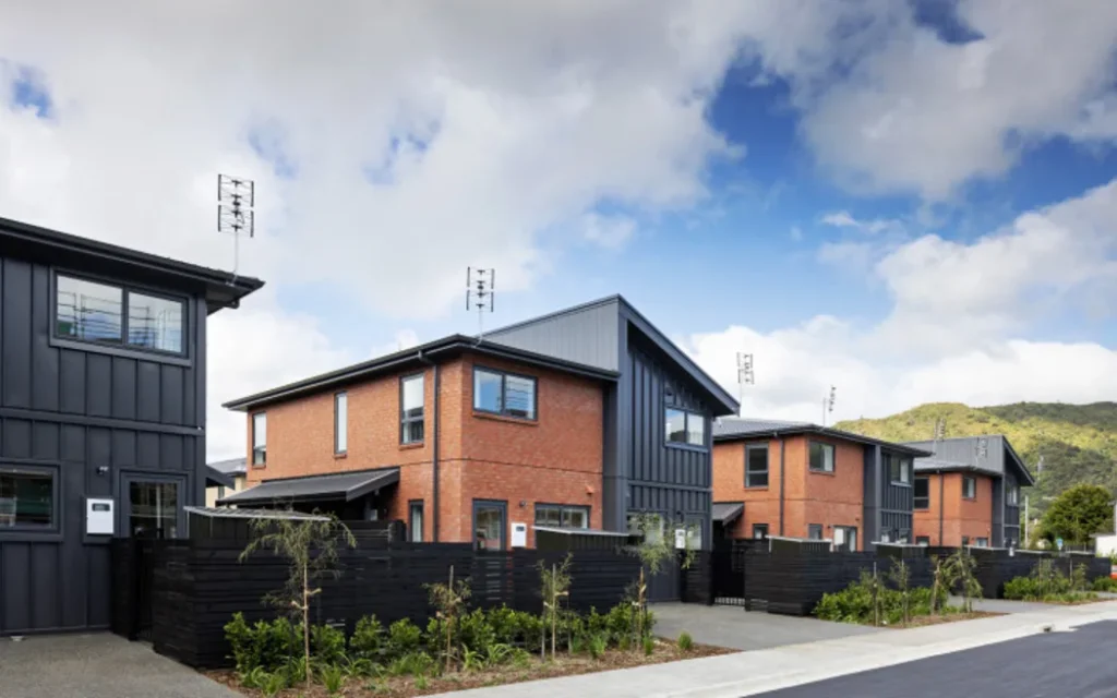 Auckland, Wellington đối mặt khủng hoảng thừa nhà: Xây dựng vượt xa tăng trưởng dân số 1 Kāinga Ora Housing - New figures show Pacific families face disproportionate tenancy enforcement in Manurewa and Porirua. Photo/Kāinga Ora