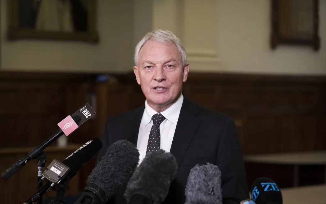 phil goff photo Khảo sát RNZ-Reid Research: Dư luận New Zealand chia rẽ về thuế lãi vốn