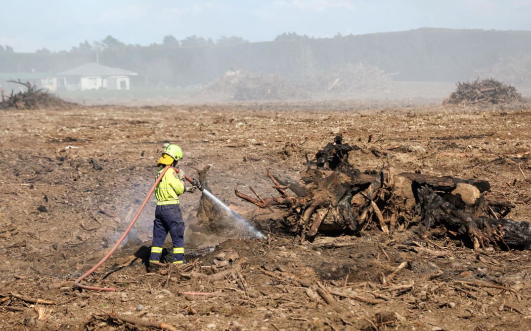 Hỏa hoạn kinh hoàng ở Southbridge: Bộ sưu tập xe cổ cả đời của người cha hóa tro bụi 4 Southbridge fire