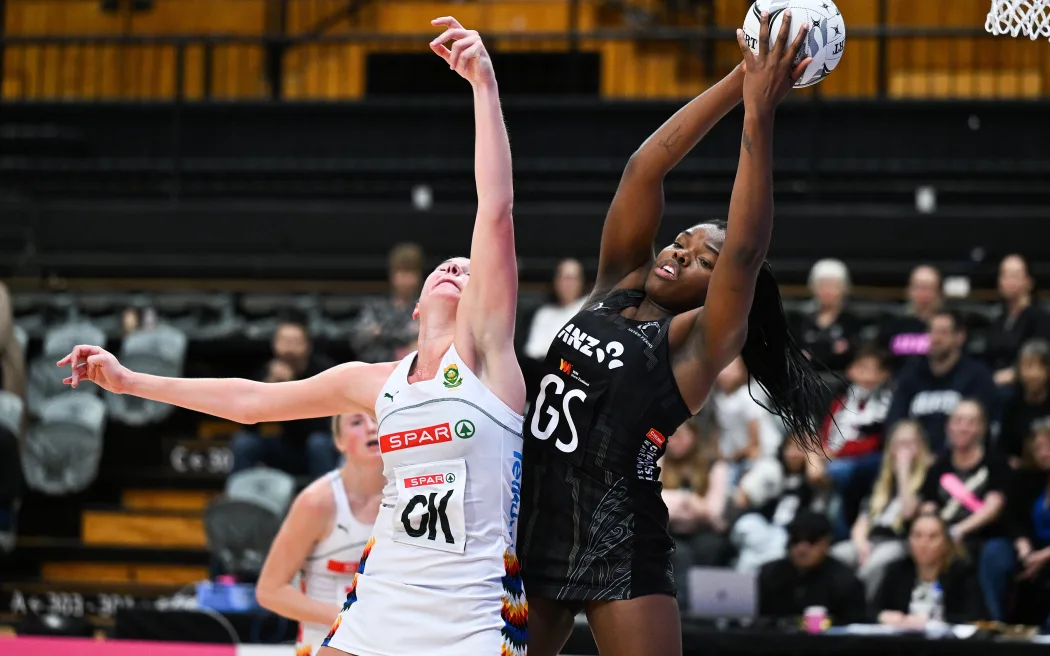 Silver Ferns shooter Grace Nweke wins the ball from Proteas defender Nicola Smith.
