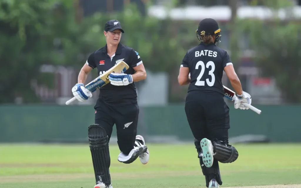 Sophie Devine (L) and Suzie Bates (R) of New Zealand in Sri Lanka in 2023.