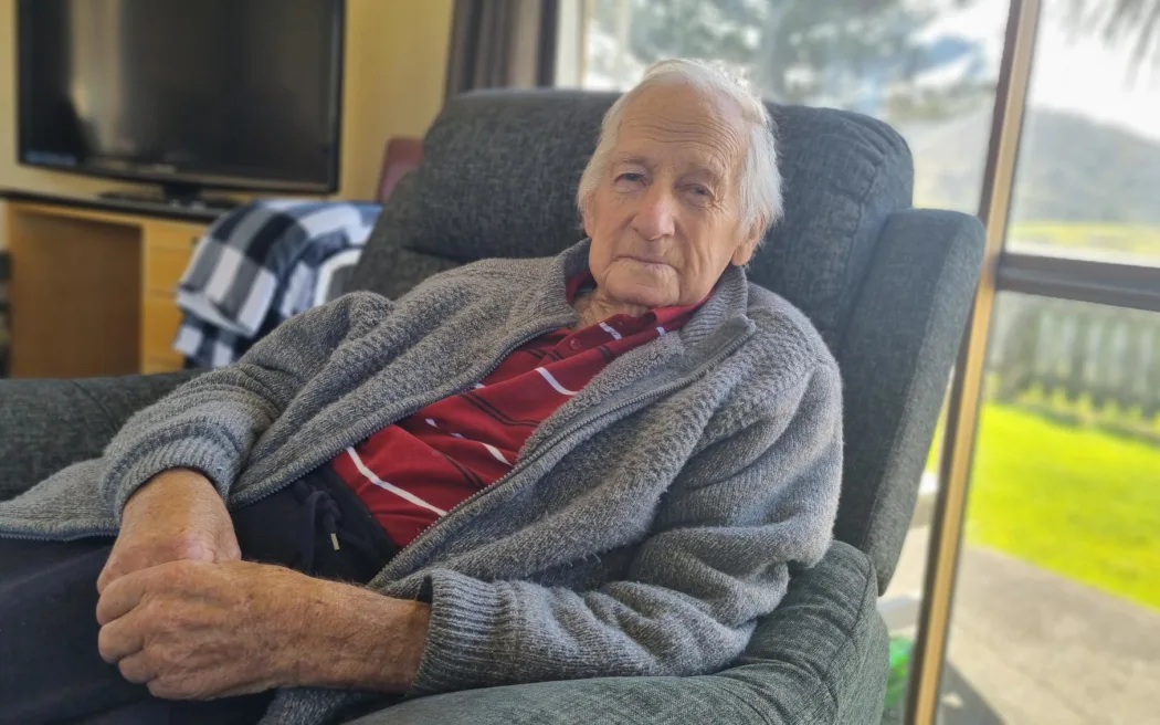 Vụ Tom Phillips: Cảnh sát truy lùng đồng phạm, phát hiện 'kho vũ khí' khủng trong rừng 3 Stanley Vickery, a 95-year-old relative of the Phillips family.
