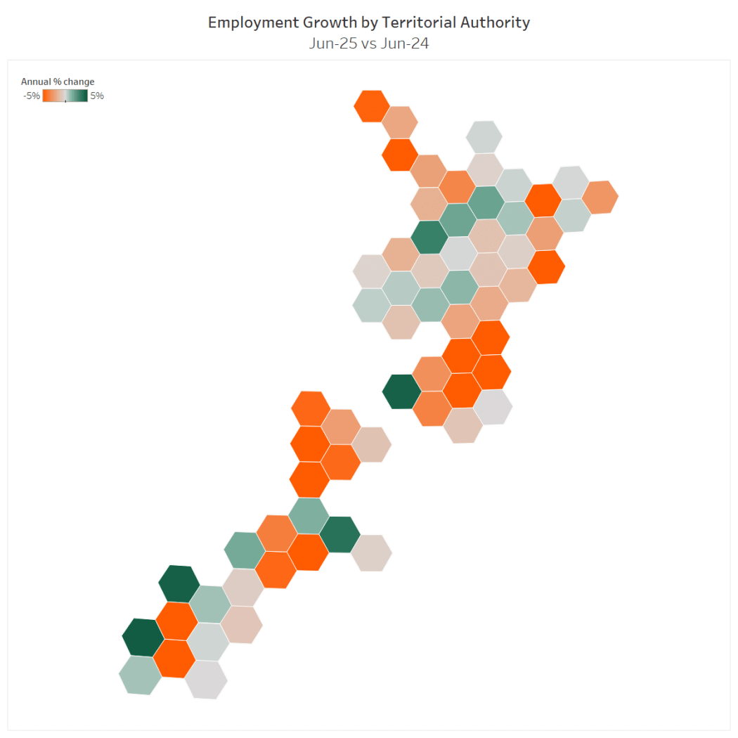 Thị trường lao động lao dốc: 10.000 việc làm 'bốc hơi' chỉ trong ba tháng 2 Stats NZ's business employment data for the June quarter, released on Tuesday, showed the number of filled jobs dropped 10,000 in three months, and that there are now 50,000 fewer jobs than in December 2023.