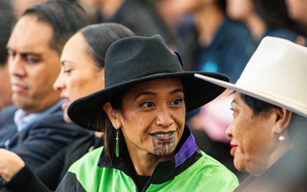 Nữ hoàng Māori phá vỡ im lặng, lần đầu phát biểu trước toàn dân 4 Te Pāti Māori's Tāmaki Makaurau candidate Oriini Kaipara attends Koroneihana celebrations for Te Arikinui Kuini Nga wai hono i te po. (2025)