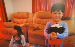 The children Yuna Jo (left) and Minu Jo (right).