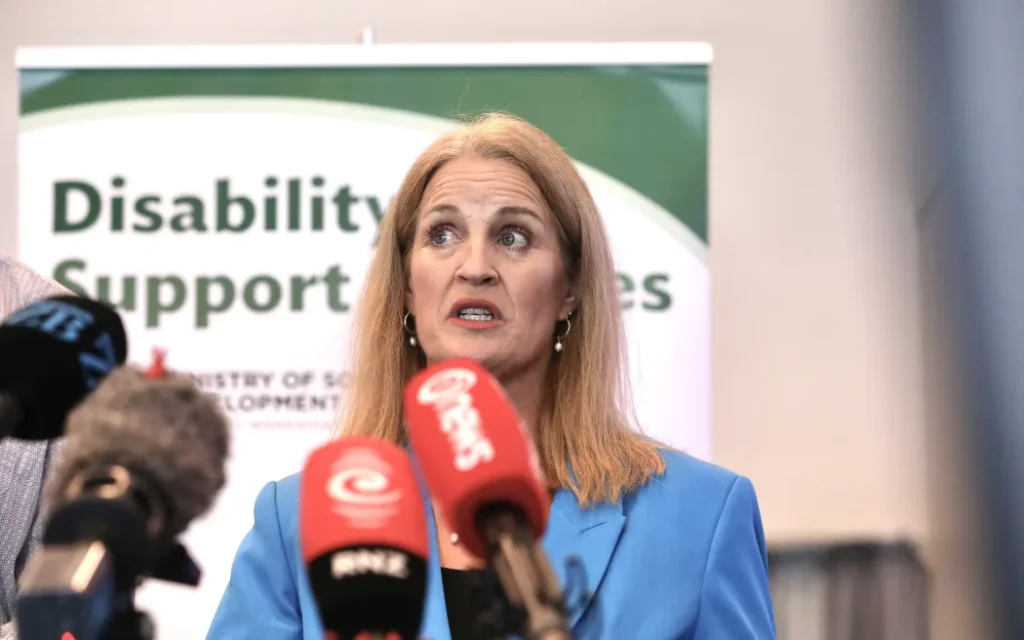 Chính phủ New Zealand công bố cải cách lớn hệ thống hỗ trợ người khuyết tật 1 The Minister for Disability Issues Louise Upston announces major changes to the way disability support services will be allocated and funded.