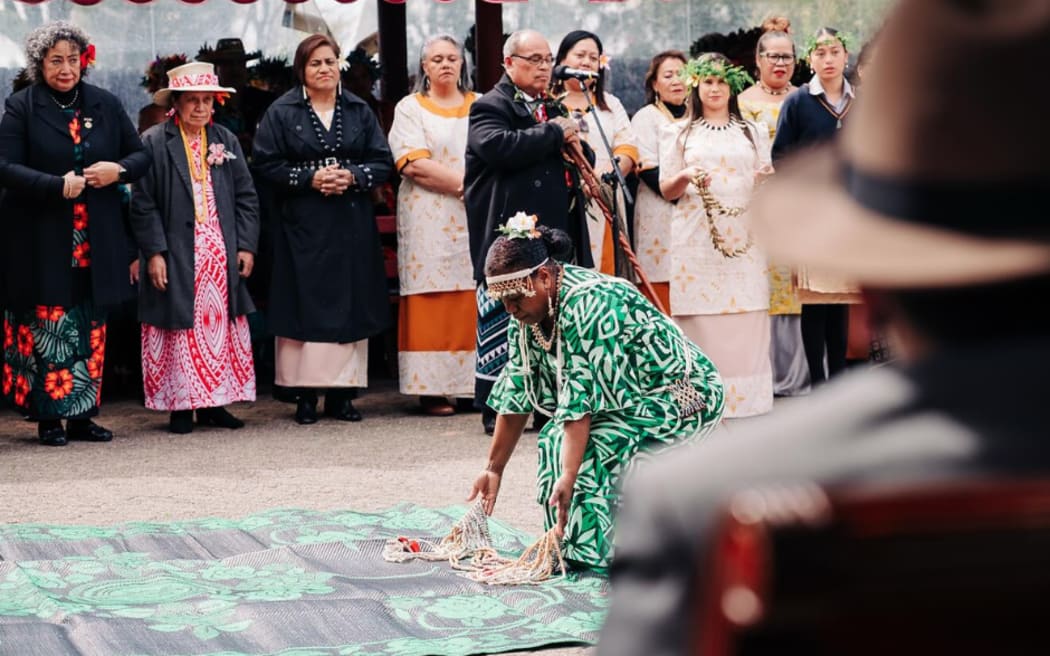 Nữ hoàng Māori phá vỡ im lặng, lần đầu phát biểu trước toàn dân 10 The Pacific's presence at the Koroneihana has been a reminder of the mutual whakapapa, unity, and shared future across Te Moana-nui-a-Kiwa.