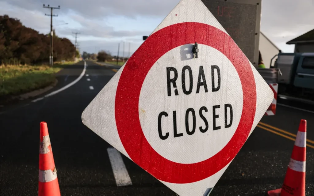 Otago: Tai nạn nghiêm trọng trên cầu khiến Quốc lộ 1 bị phong tỏa 1 Road closed. Road closure generic. SH60.