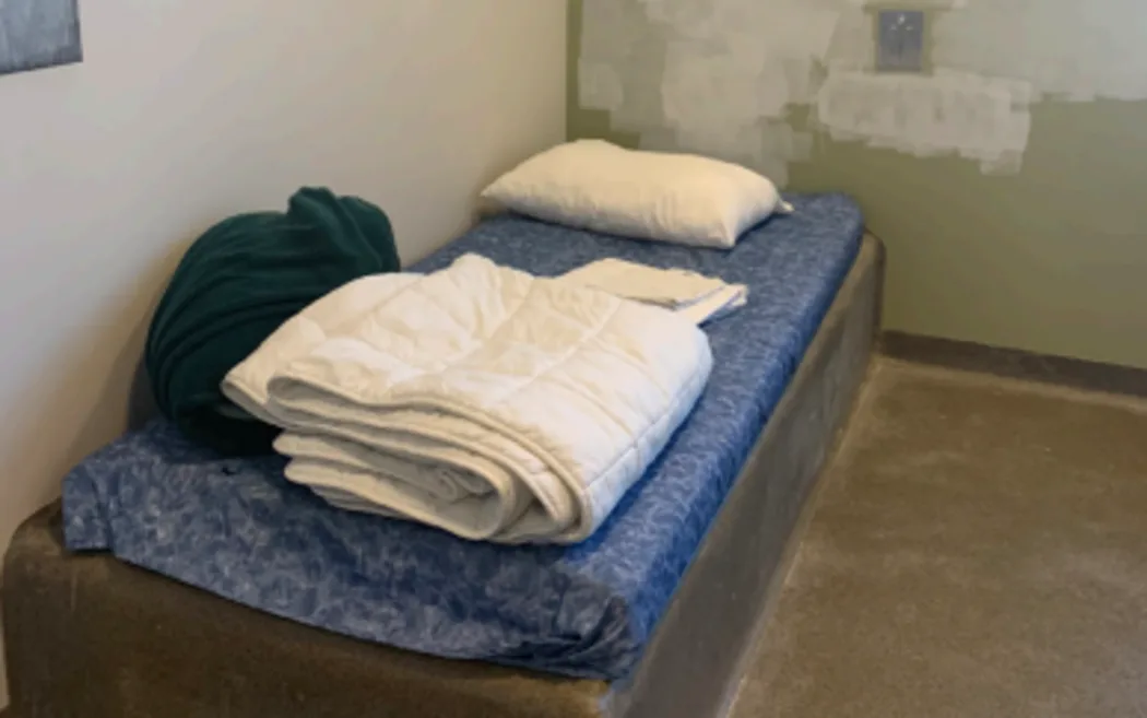 Biệt Giam Trẻ Vị Thành Niên Hàng Ngày: Lạm Dụng Hay Giải Pháp Cuối Cùng? 3 A secure room in a youth justice facility.