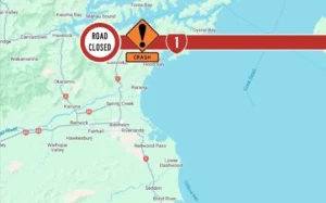 A three-car crash has closed State Highway 1 between Ward and Wharenui.