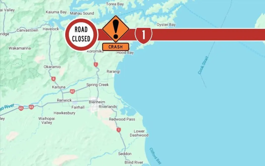 A three-car crash has closed State Highway 1 between Ward and Wharenui.