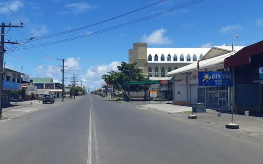 Bác sĩ cảnh báo: Y tế New Zealand có thể 'vỡ trận' nếu dịch sởi bùng phát 2 A main streets in Samoa's capital Apia on Thursday, the first day of a govenment shutdown and travel ban aimed at allowing mobile medical teams to visit people in need of vaccinations at their homes.