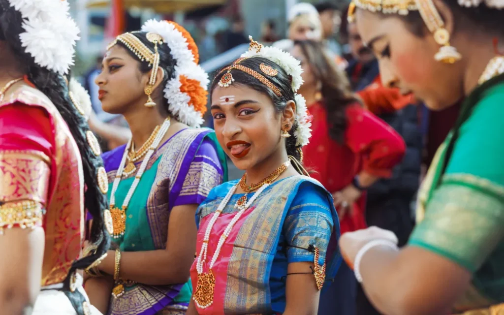 Lễ hội Diwali tại Auckland bùng nổ sắc màu, đa dạng trải nghiệm 1 Diwali performer, Aotea Square, 11 Oct.