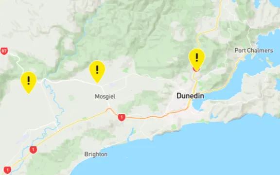 Aurora Energy says crews are investigating the cause of power outages in in Mosgiel and Dunedin.