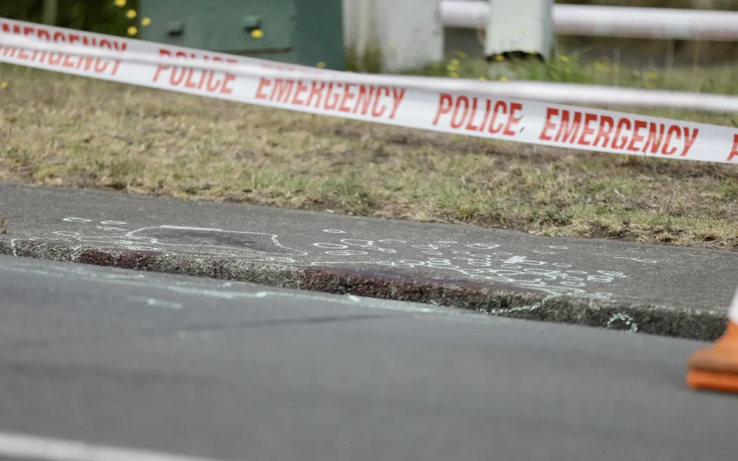 Vụ án mạng Miramar: Hé lộ tình tiết mới về cái chết của Abdul Nabizadah 2 Blood on the pavement on Camperdown Road. Abdul Nabizadah homicide