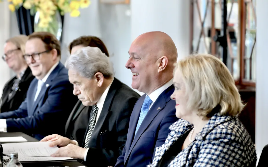 Singapore và New Zealand ký kết đối tác chiến lược toàn diện: Cùng lo ngại trật tự thế giới mới 3 Christopher Luxon, Winston Peters & Judith Collins at a ceremony with Lawrence Wong, Singaporean Prime Minister in Auckland.