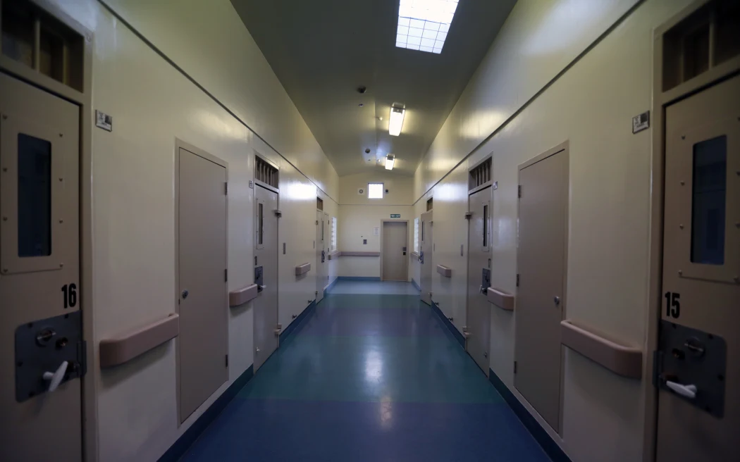 Điều tra viên kết luận: Tù nhân tự sát sau 4 tháng mòn mỏi chờ hỗ trợ tâm lý 4 Rimutaka Prison. High Dependency Unit.