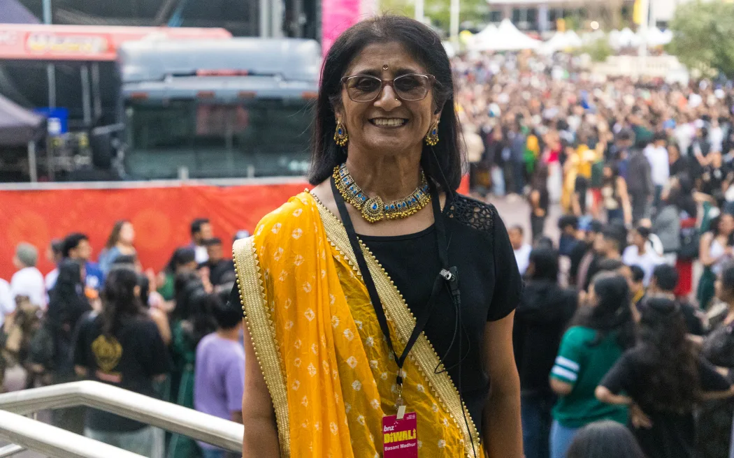 Lễ hội Diwali tại Auckland bùng nổ sắc màu, đa dạng trải nghiệm 5 Ella Kumar has been volunteering at the festival for 23 years.