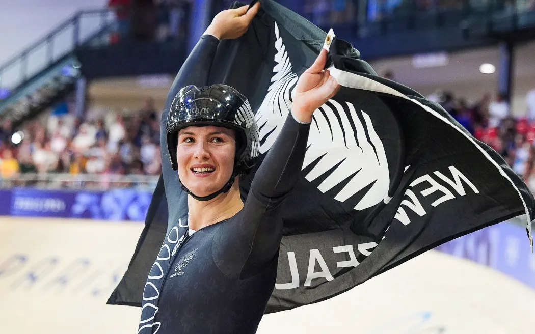 Picture by Zac Williams/SWpix.com - 11/08/2024 - Paris 2024 Olympic Games - Track Cycling - National Velodrome, Saint-Quentin-en-Yvelines, France - Women’s Sprint Final for Gold - Ellesse Andrews (New Zealand) celebrates winning the Women's Sprint to become Olympic Champion