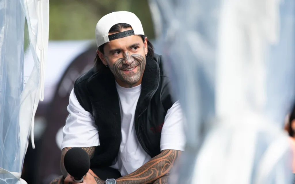 Rạn nứt với Te Pāti Māori: Eru Kapa-Kingi bác bỏ thành lập đảng đối lập 1 One of the organisers and MC of this years Waitangi Forum Tent, Eru Kapa-Kingi.