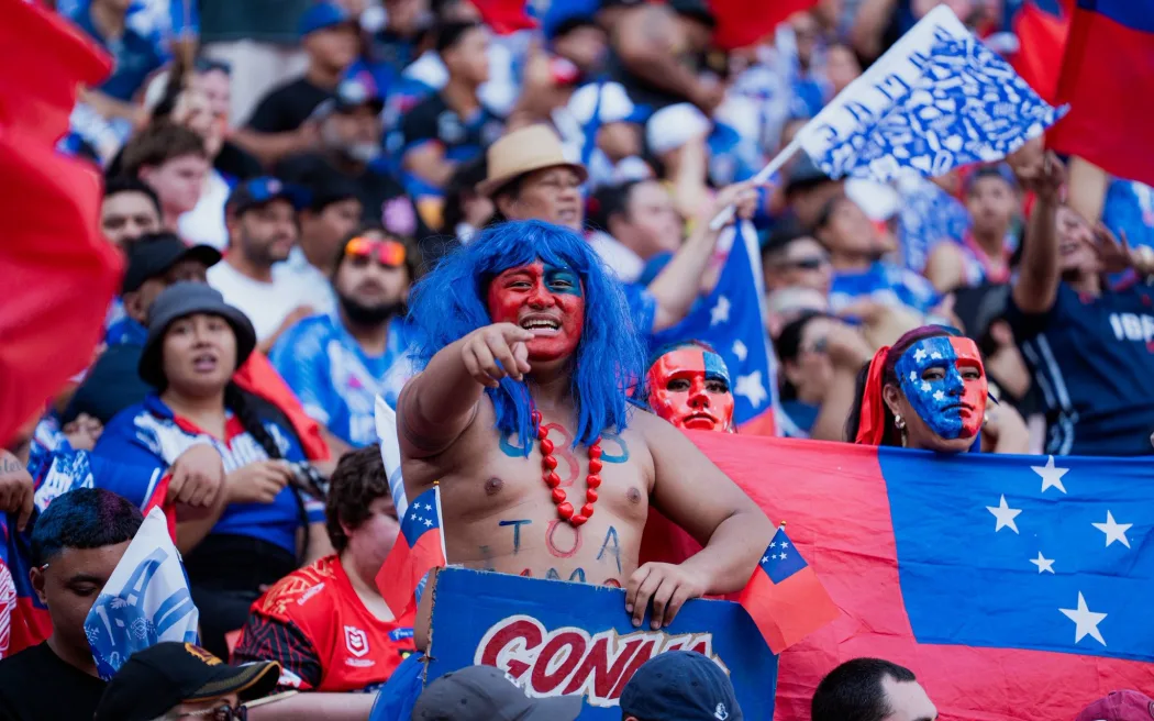 Hỗn loạn sau 'đại chiến' Pacific Championship: 23 người bị bắt, hơn 200 vi phạm ở Auckland 2 Toa Samoa have booked their spot in the Pacific Championships final, overcoming Tonga for a 34-6 victory at Brisbane's Suncorp Stadium.