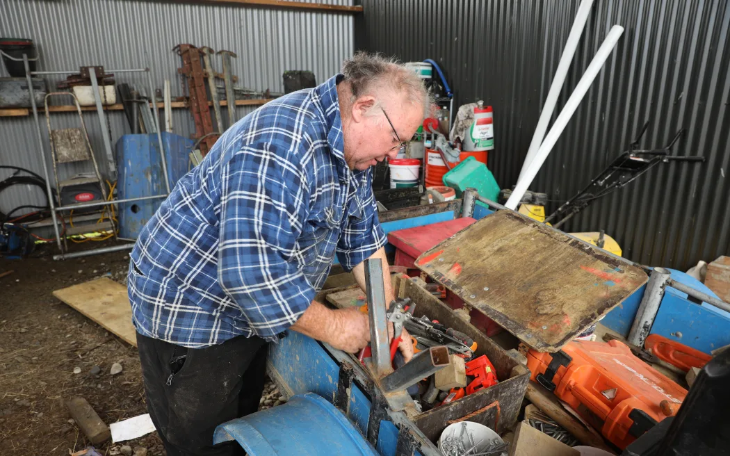 Nông trại Southland 'khốn đốn' sau bão: Thiệt hại ước tính hàng trăm nghìn đô la, chờ khắc phục dài cổ 3 Southland farmers facing large fencing bill