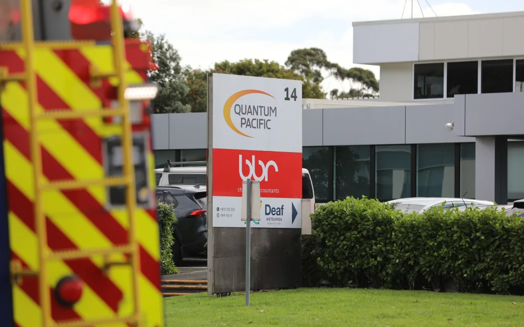 Sơ tán khẩn cấp nhiều doanh nghiệp ở Auckland vì rò rỉ khí hóa chất 2 Quantum Pacific site - FENZ chemical spill fire call out in Papatoetoe - Oct 15