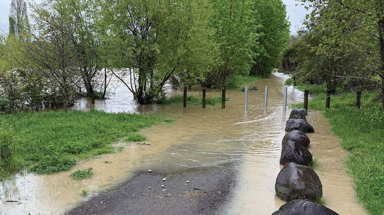 Flooding at the Taumarunui River walkway.