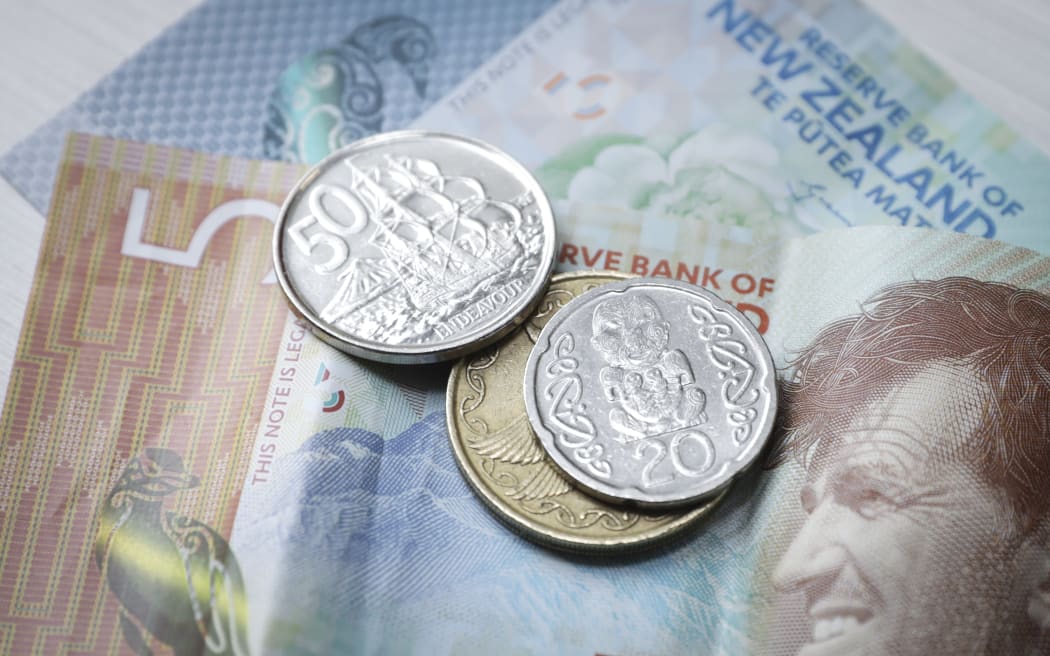 Chính sách tiền tệ đối mặt thách thức lớn từ cú sốc toàn cầu, chuyên gia cảnh báo 2 Generic money.