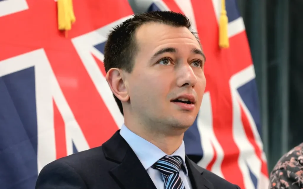 Dịch sởi bùng phát: Số ca mắc dự kiến tăng mạnh, New Zealand cảnh báo nguy cơ 1 Health Minister Simeon Brown announces extra 75,000 diagnostic procedures, 25 September 2025.