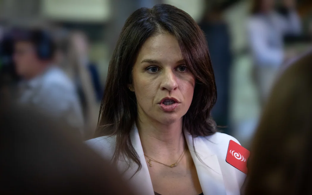 immigration minister erica stanford phot “Sống trong sợ hãi”: Thiếu niên sinh ra tại New Zealand, không giấy tờ hợp pháp, mắc kẹt tương lai sau khi mất cơ hội định cư