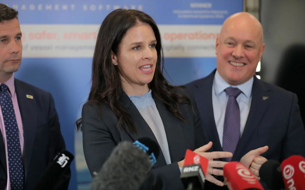 Visa cha mẹ mới "cháy hàng", chính sách định cư chờ sửa đổi 39 Minister of Immigration Erica Stanford talks about the exemption that will allow overseas investors to buy or build a house with a minimum value of $5 million.