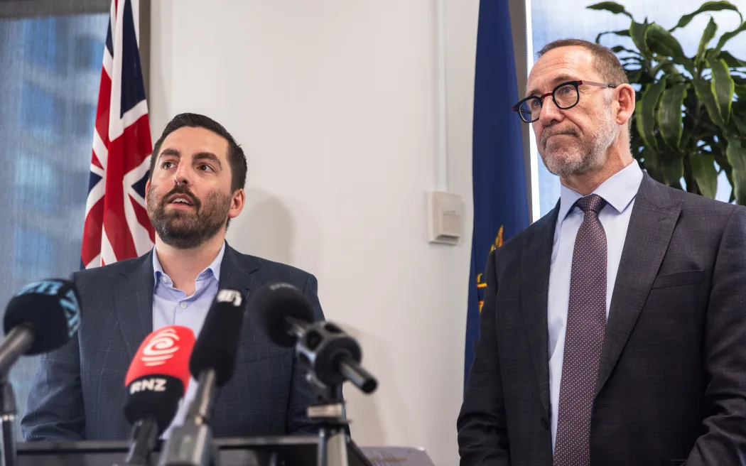 Tân Thị trưởng Wellington Andrew Little: Mô hình 'siêu hội đồng' vùng là điều 'khó tránh khỏi' 2 Andrew Little and Ben McNulty