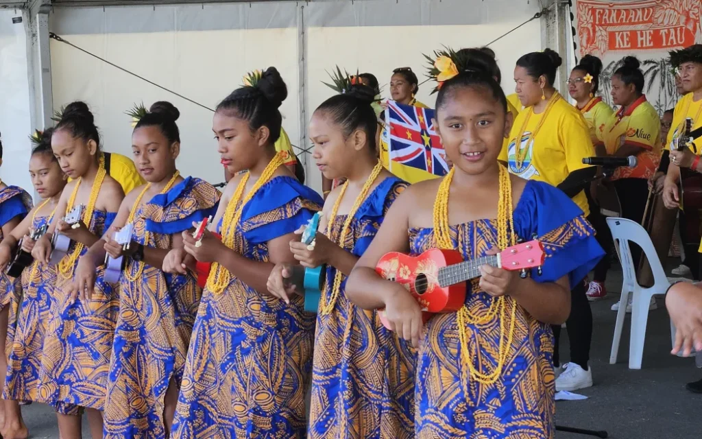 Clutha ban bố tình trạng khẩn cấp vì gió lớn gây mất điện, thiệt hại nặng nề 1 Niue Primary School students perform at the ASB Polyfest 2024.